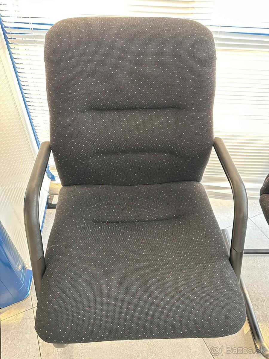 PREDÁME KANCELÁRSKY NÁBYTOK - 14