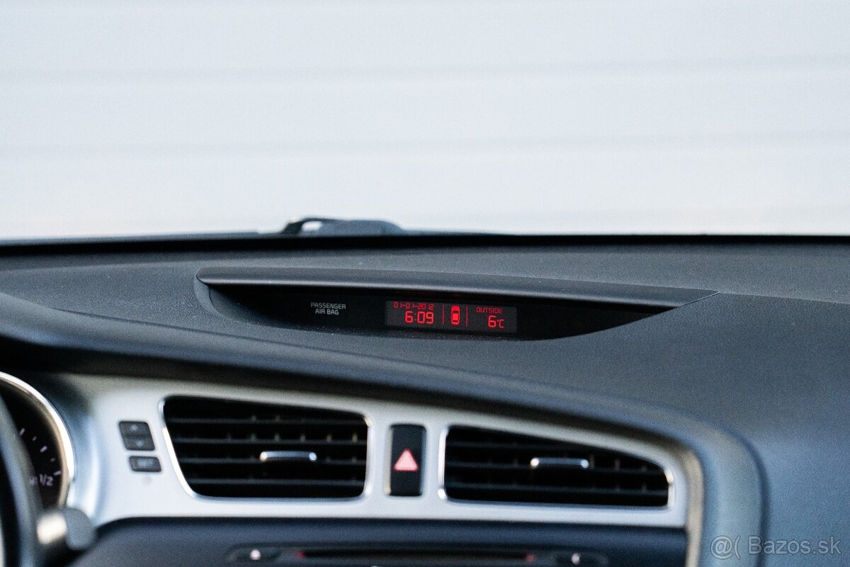 Kia Ceed 1.4i M6, SR - TOP stav - 14