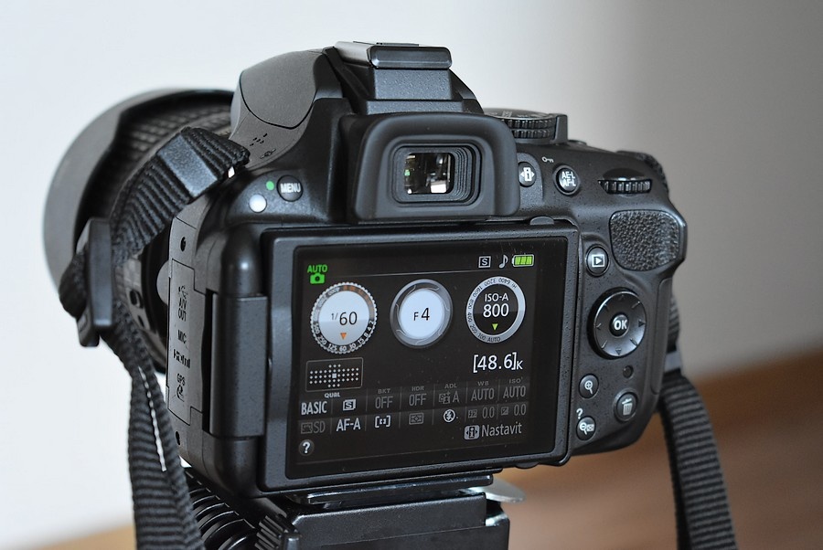 Nikon D5200 s VR objektivom 18 - 105 AF-S - 11 tisic zaberov - 14