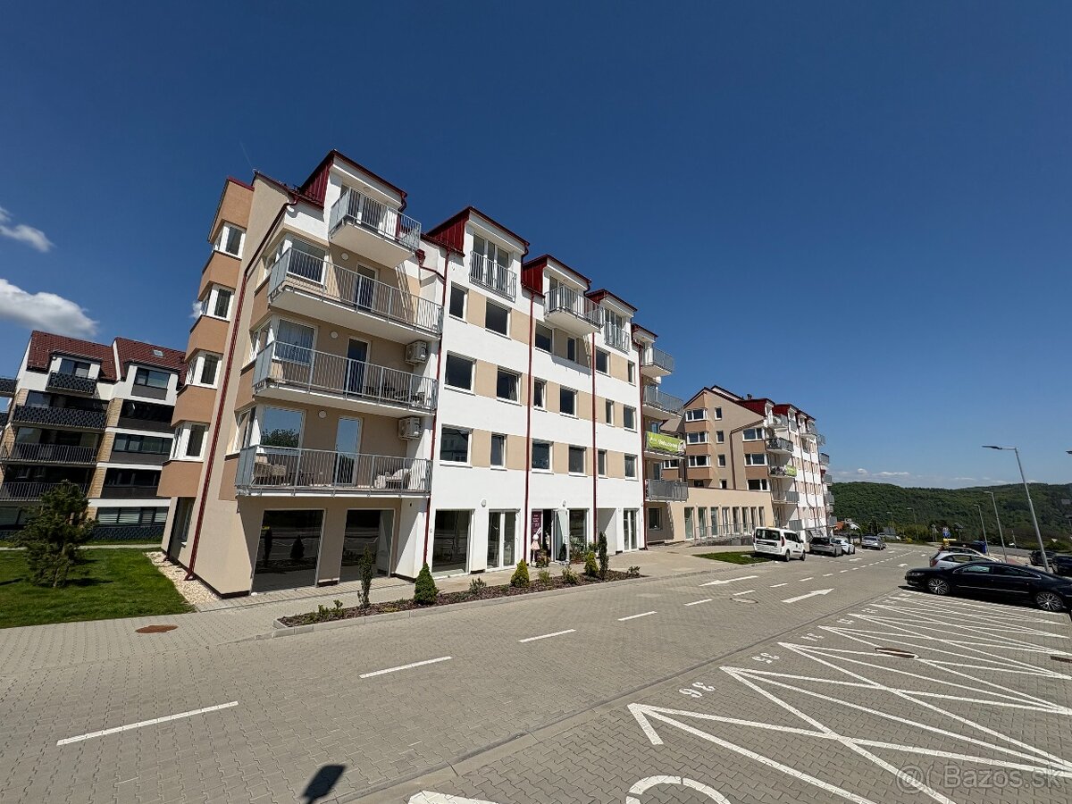 Priestranný 3i byt s balkónom a kobkou - Radvaň - 14