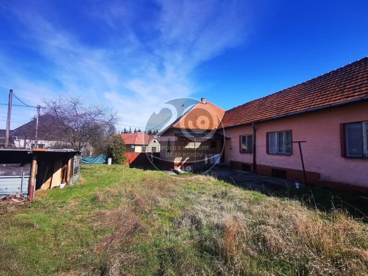 Priestranný rodinný dom Veľké Uherce s pozemkom 1 209 m2 - 14