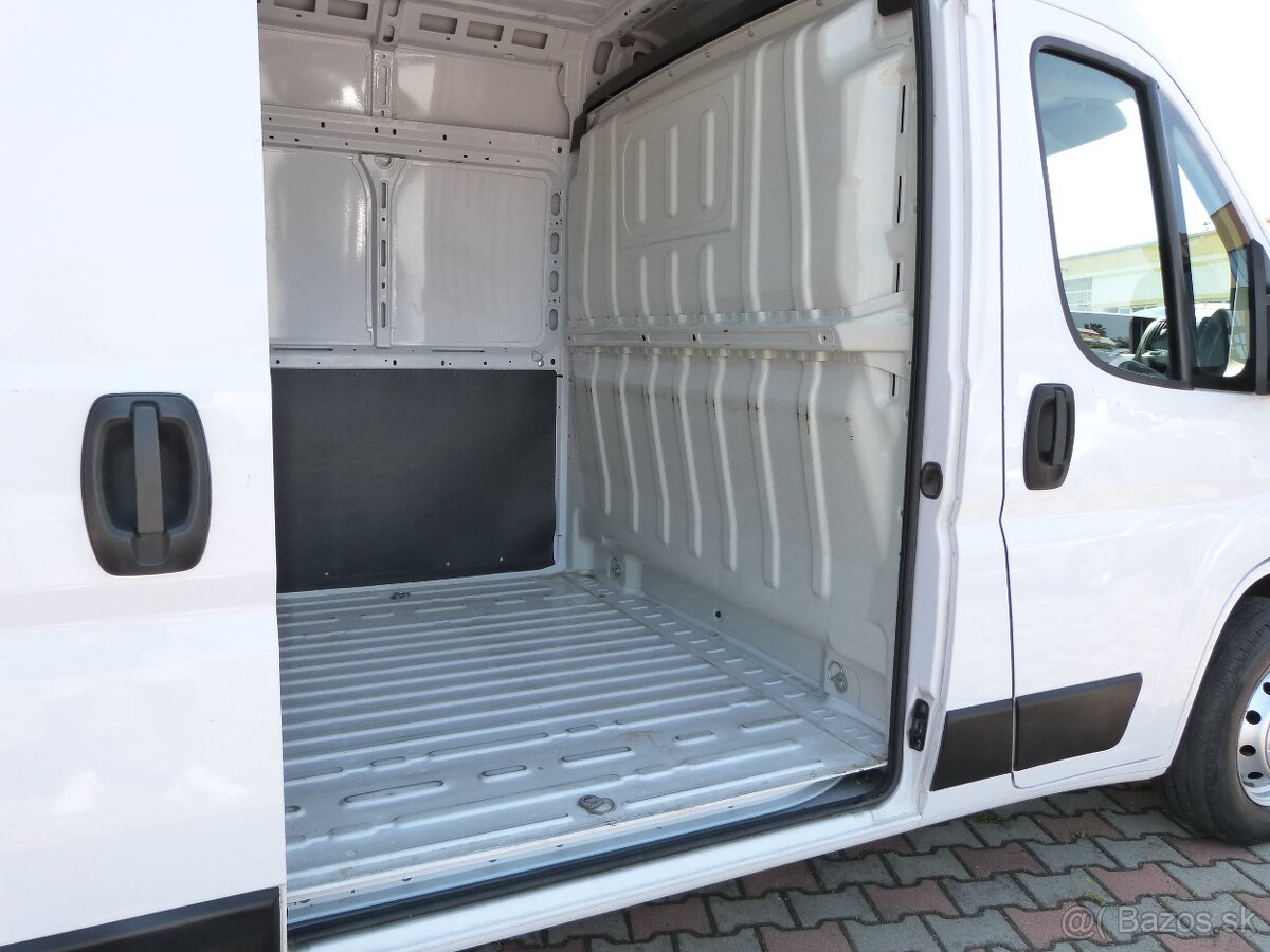 Peugeot Boxer Furgon 2.2 BlueHDi 140k 335 L2H2 Pack - 14