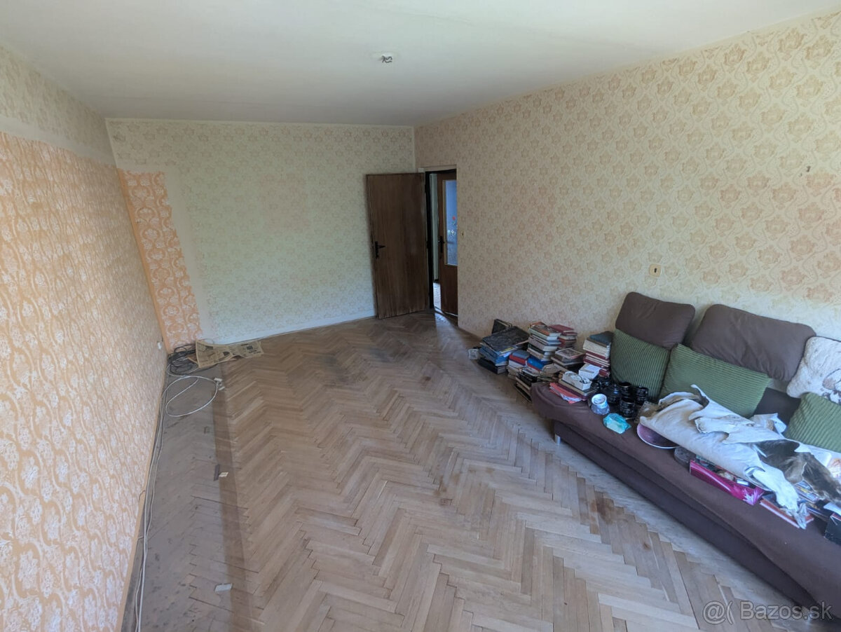 Predám 2,5 izbový byt s loggiou - 14
