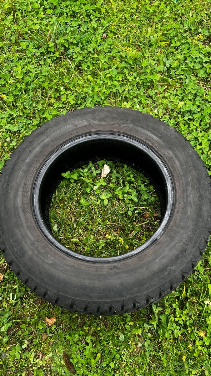Zimne pneumatiky 215/70 R16 - 14