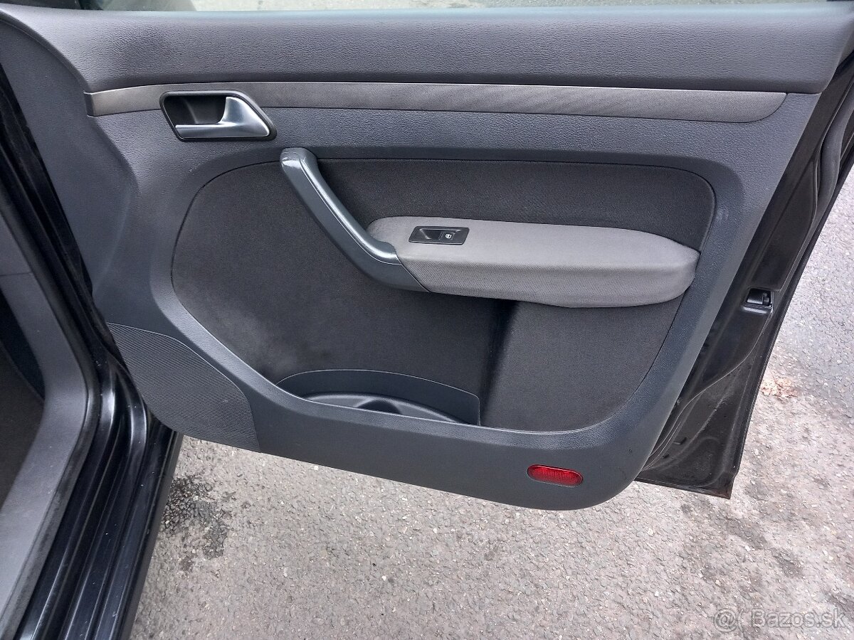 VW Touran 1.9 TDI .6ti-kvalt . Model 2008 - 14