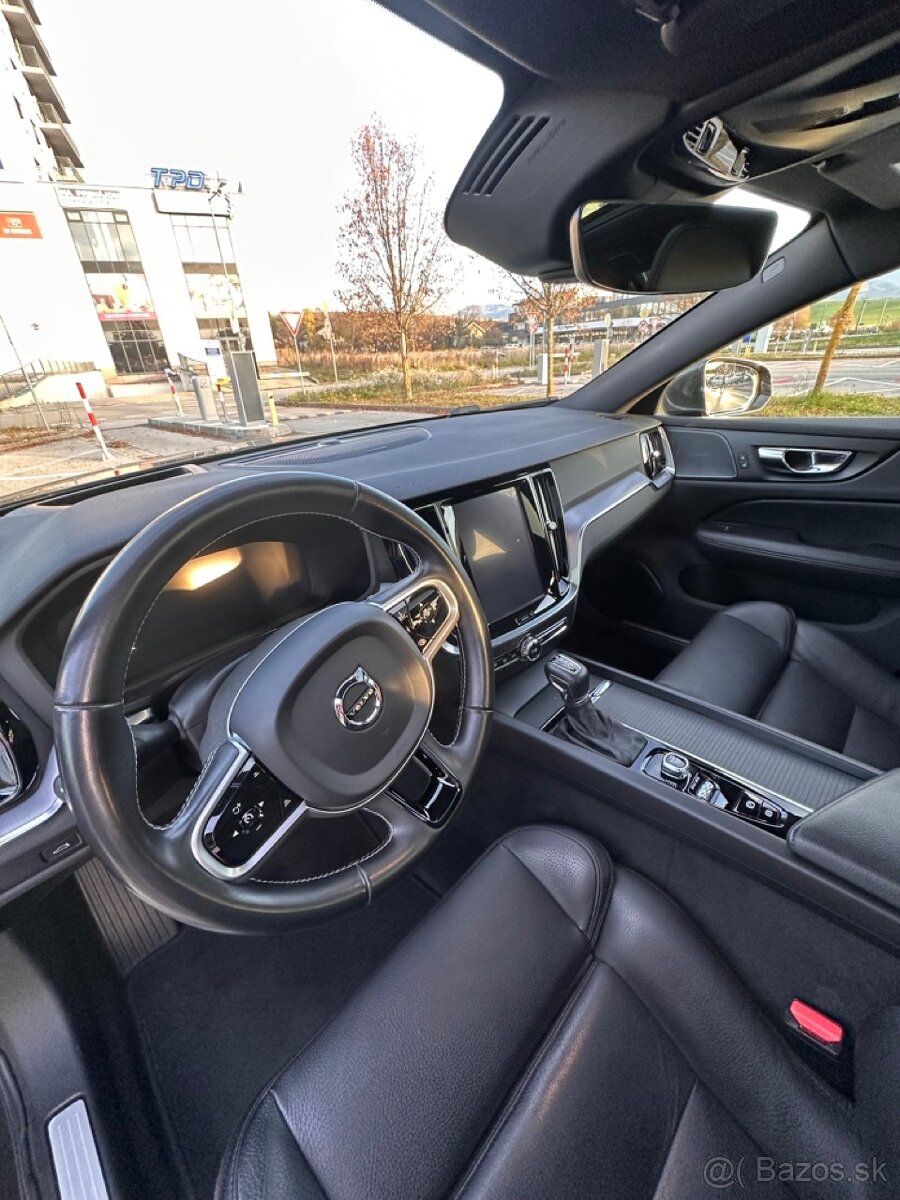 Volvo V60 2.0 4×4, rok 2020 – plná výbava - 14