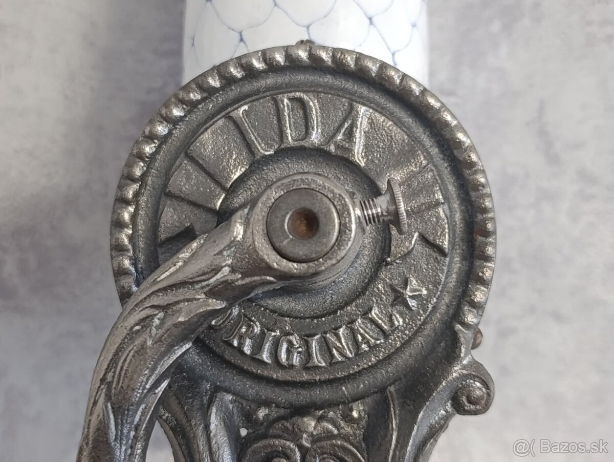 Velmi starý krásný velký mlyncek na strouhanku IDA - 14