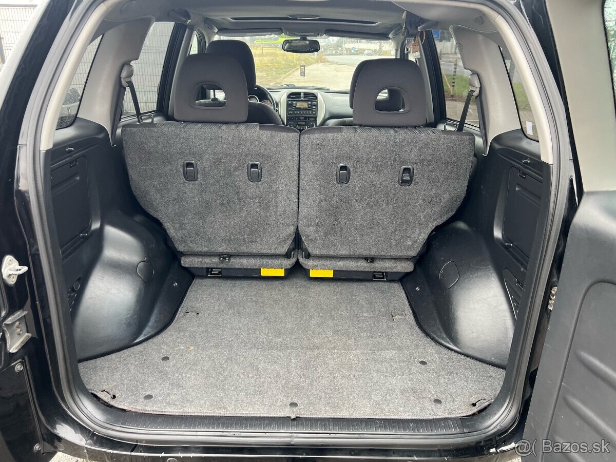 Toyota RAV4 2,0D nafta, 85kW, MT5, rok:02.2006. - 14