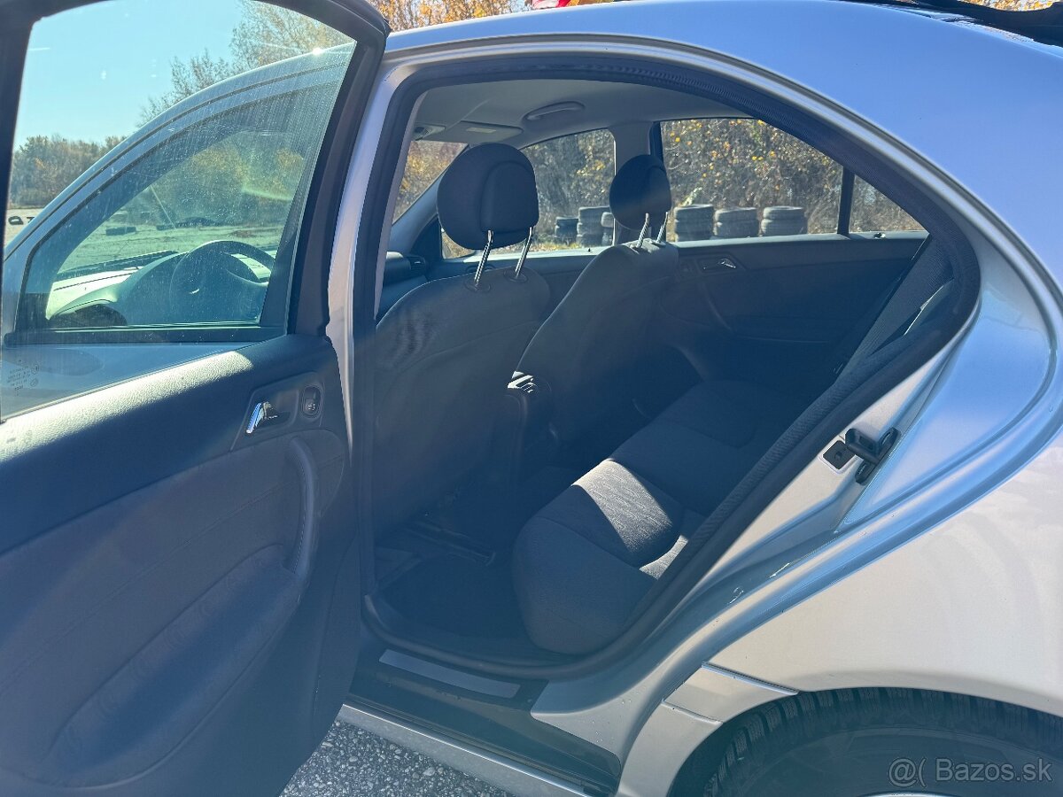 Predám Mercedes-Benz C180 Kompressor W203 Classic - MT6 - 14