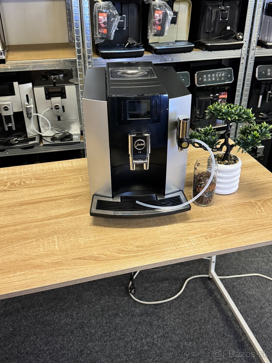 Kávovar Jura E8 - 14