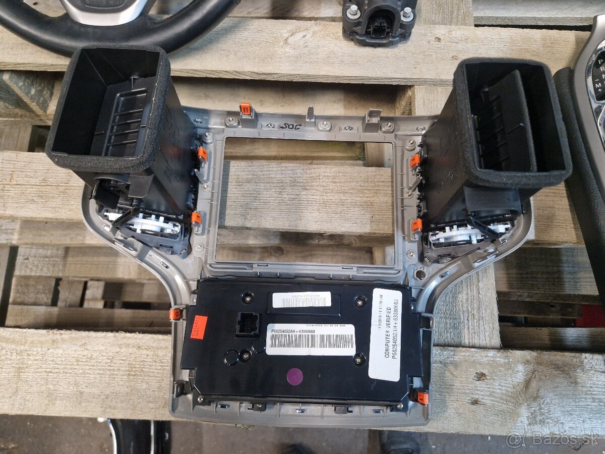 Diely interiéru Jeep Grand Cherokee WK2 2017 Summit - 14