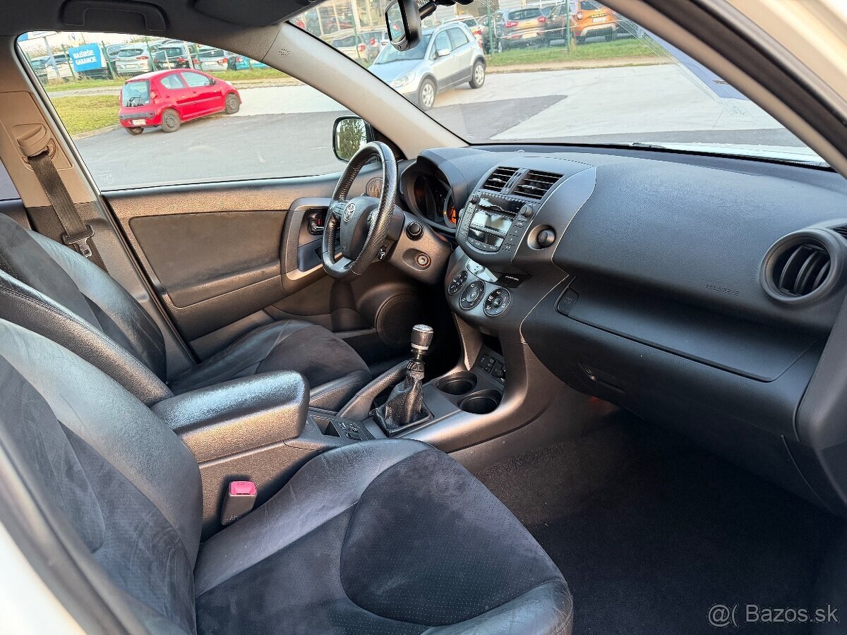 Toyota RAV4 2.2l D-4D 150 Terra - 14