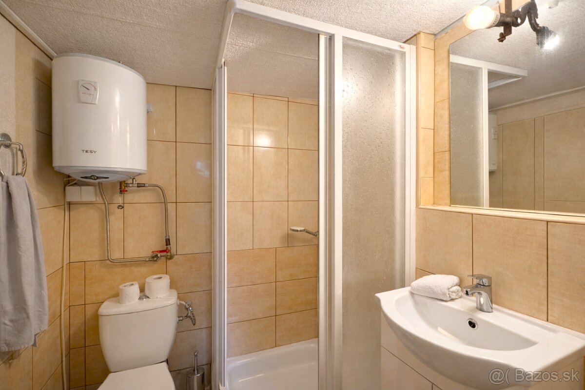 Chatka v Zlatníckej doline na predaj - 14