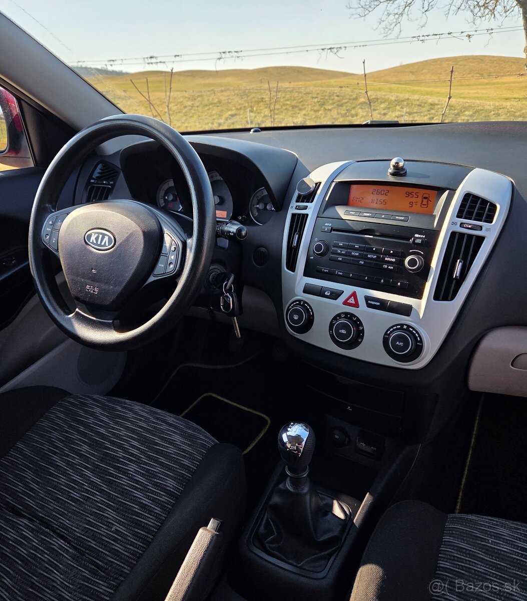 Kia Ceed 1.4 16V 77KW/105 koní R.V.11/2008 - 14