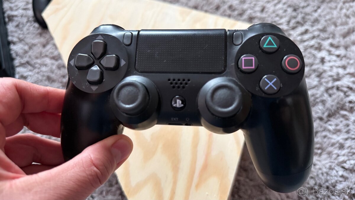 Sony PlayStation 4 Pro (1 TB, 2 ovladace vyborny stav) - 14