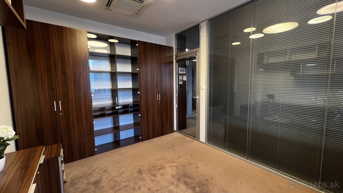 Prenájom kancelárií v historickej budove v centre Bratislavy - 14