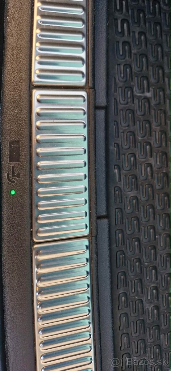 Škoda Superb Combi Sportline 2.0Tdi 4x4 Webasto 140kW - 14