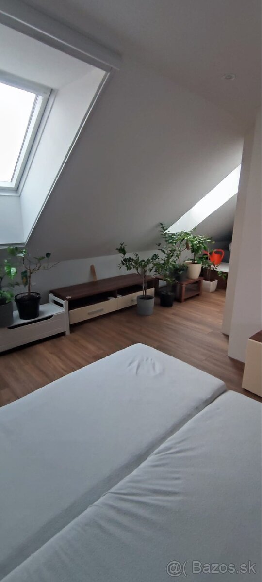 Predam postel zo pc stolikom - 14