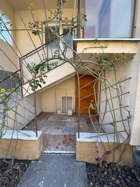 PREDAJ - dvojgeneračný rodinný dom SEREĎ - 14