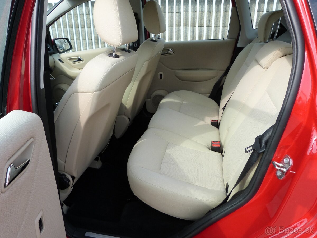 Mercedes-Benz A trieda 160 Elegance Autotronic - 14