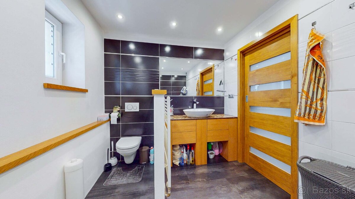 Zrekonštruovaný 3 - izb. byt v tichej lokalite Sliač + garáž - 14