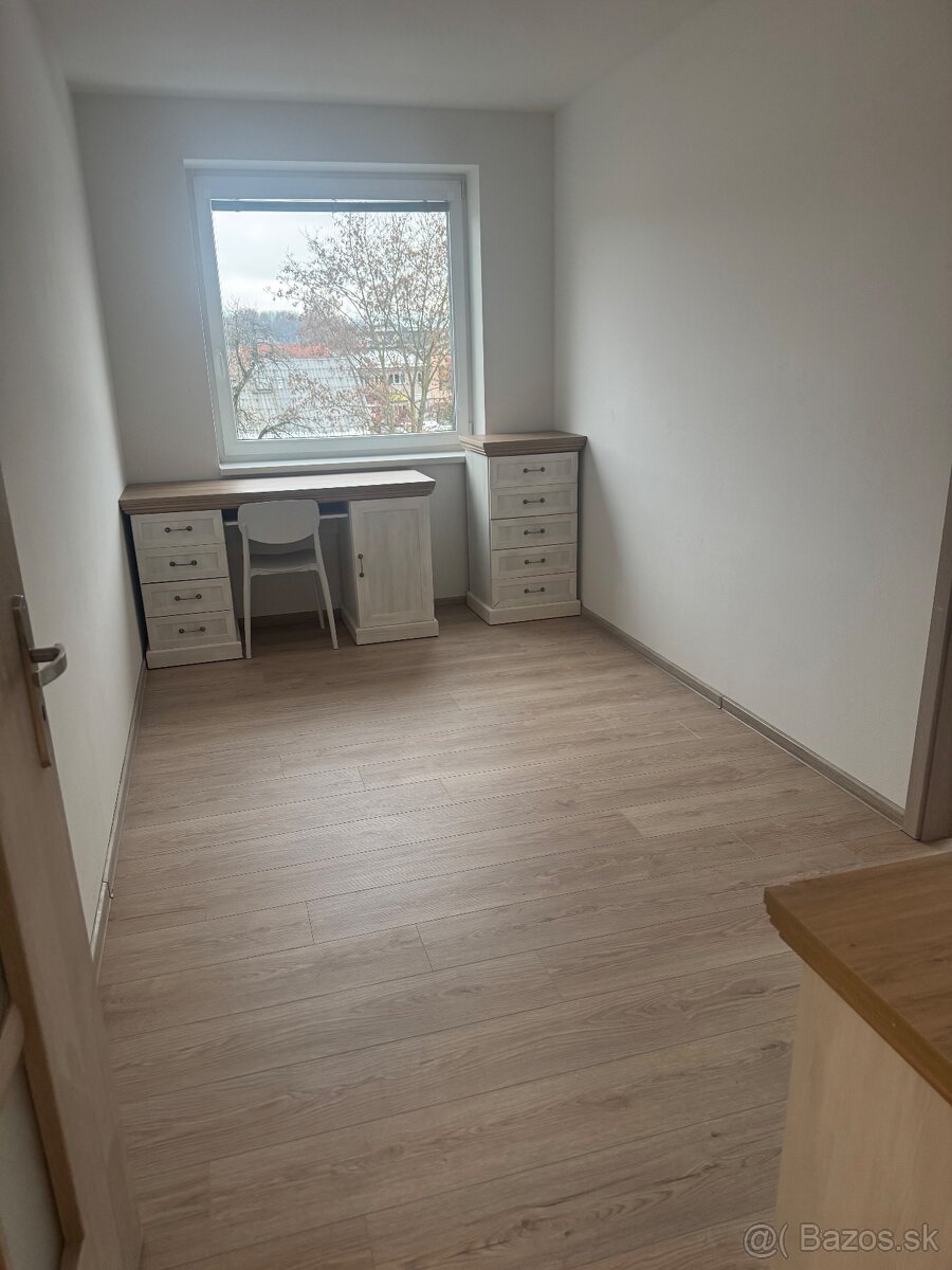 Ponúkame do prenájmu 3-izbovy byt s parkovacím miestom - 14