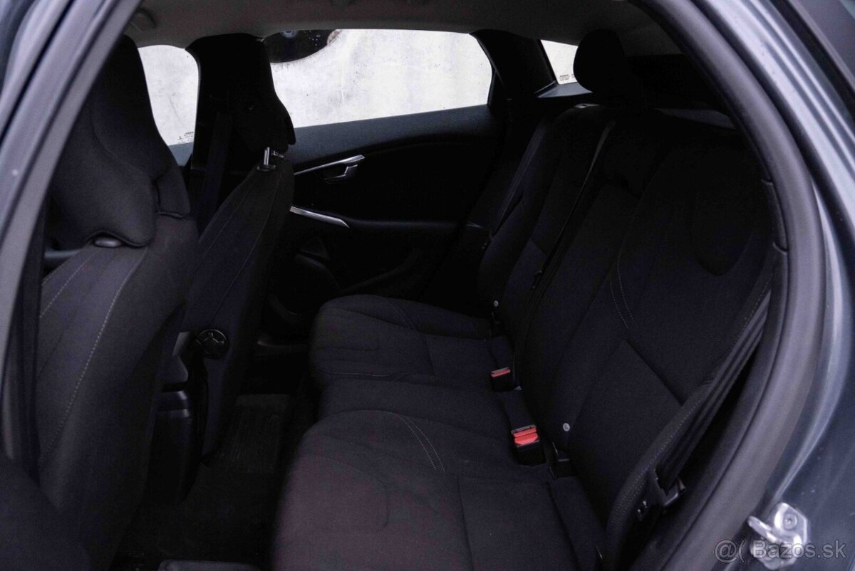 Volvo V40 T2 1.6L Momentum - 14