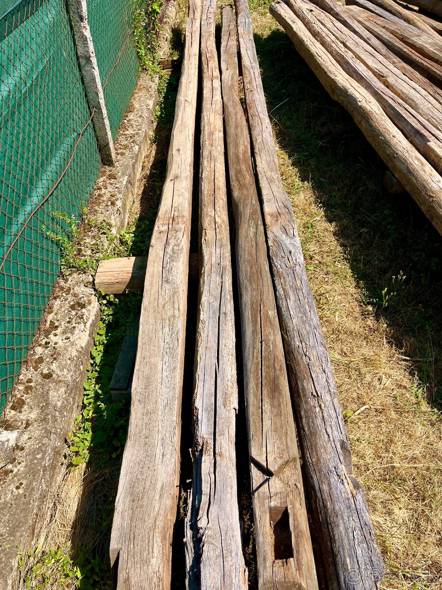 Staré dubové hranoly a trámy - ručne kresané - 14
