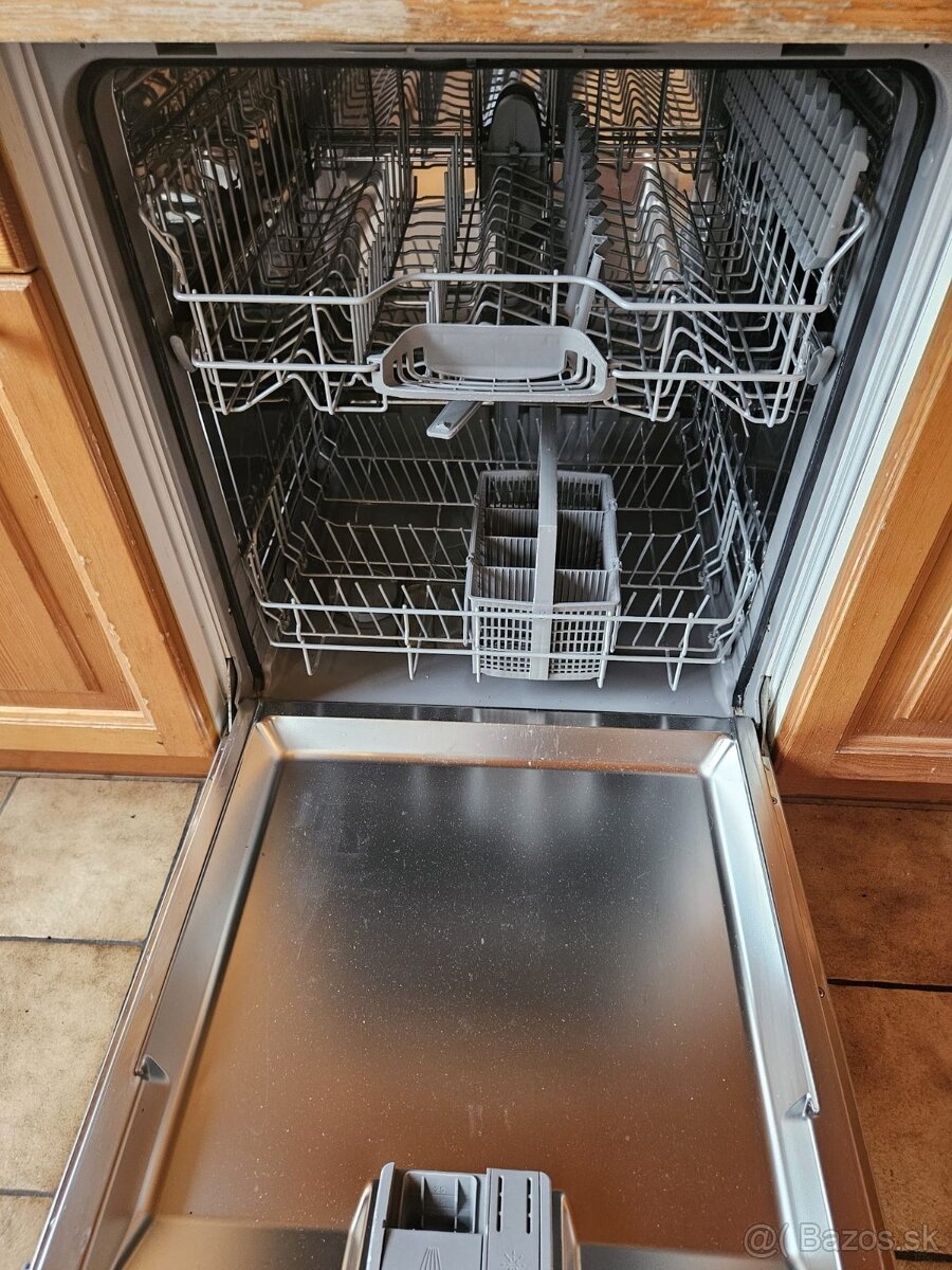 Masívna kuchynská linka z Nemecka so spotrebičmi - 14