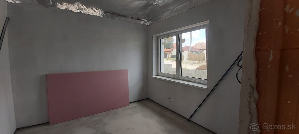 NOVÁ RODINNÁ VILA S GARÁŽOU PRE 2 AUTÁ - 14