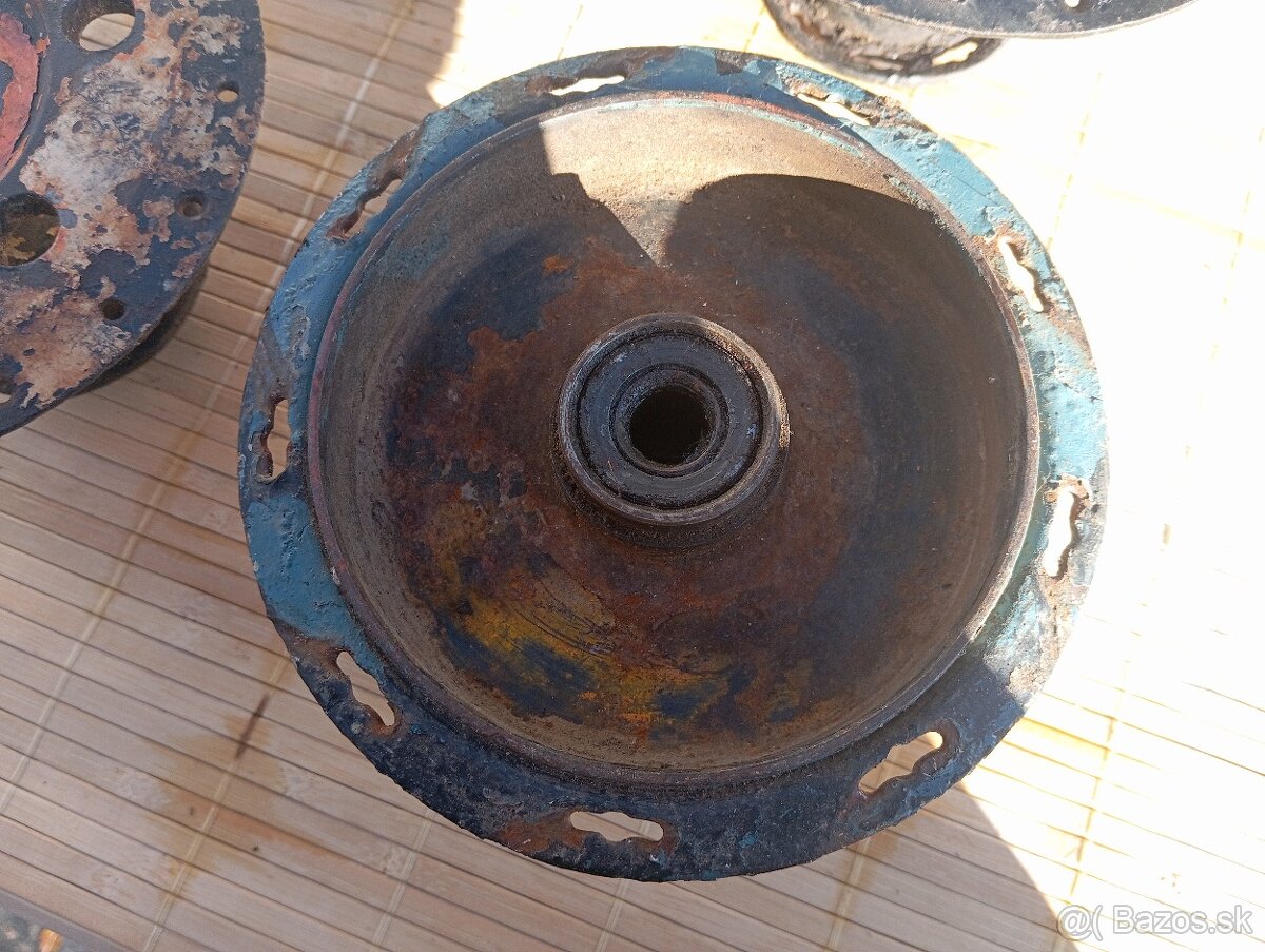 Predám stredy kolies na čz 125/150 c - 14