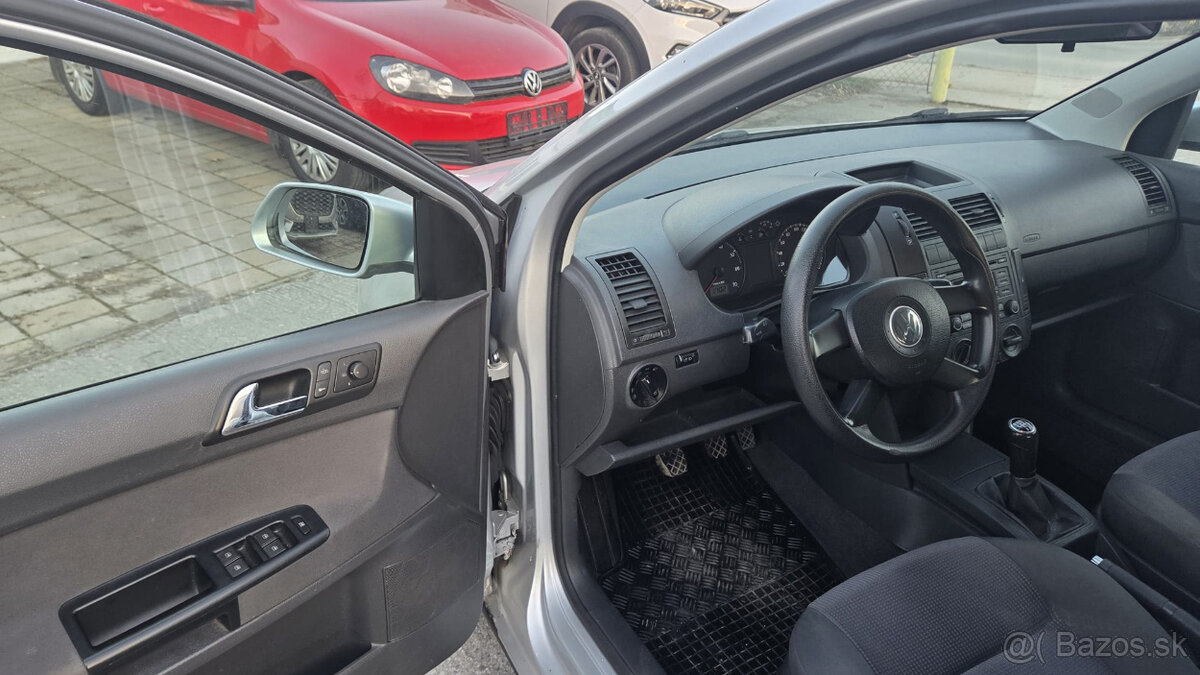 VW POLO 1,2 HTP r.v. 2005 - 14