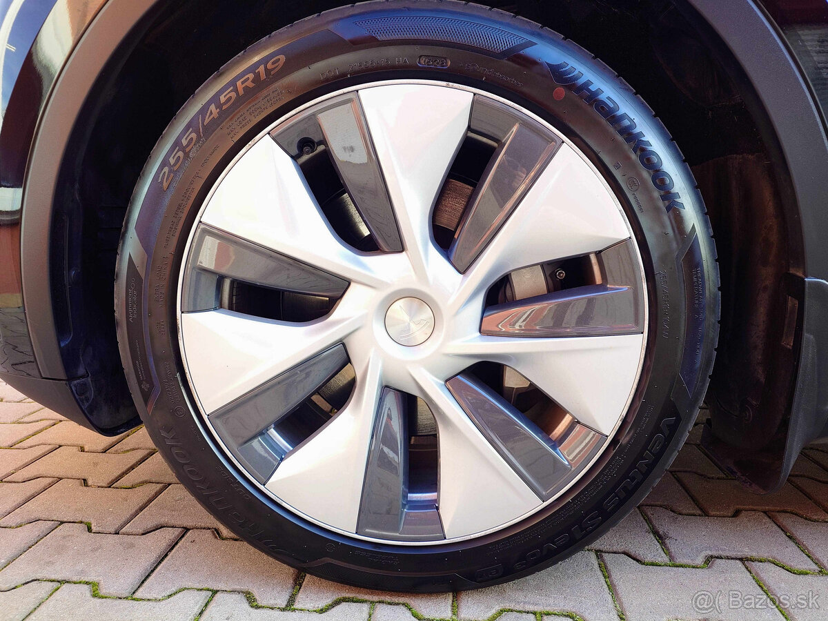 Tesla Model Y 2023 Standard Range (220 kW) - 14