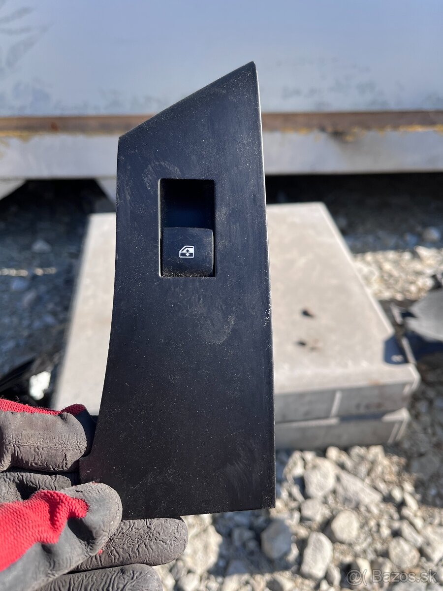 Opel Astra J 09-15 diely interiéru radio,packy,panel,vypínac - 14