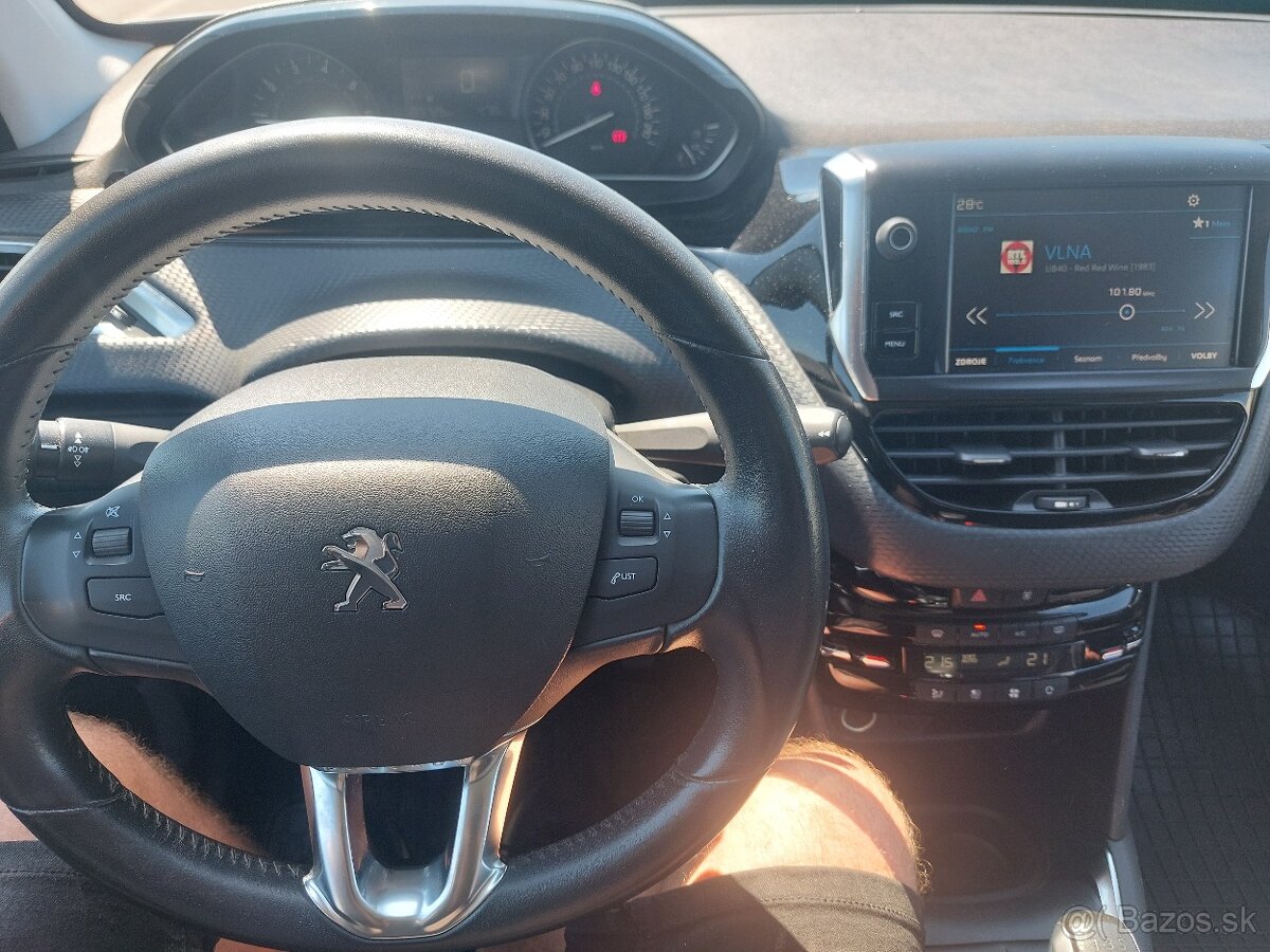 Peugeot 208 1.2 PureTech STYLE - 14