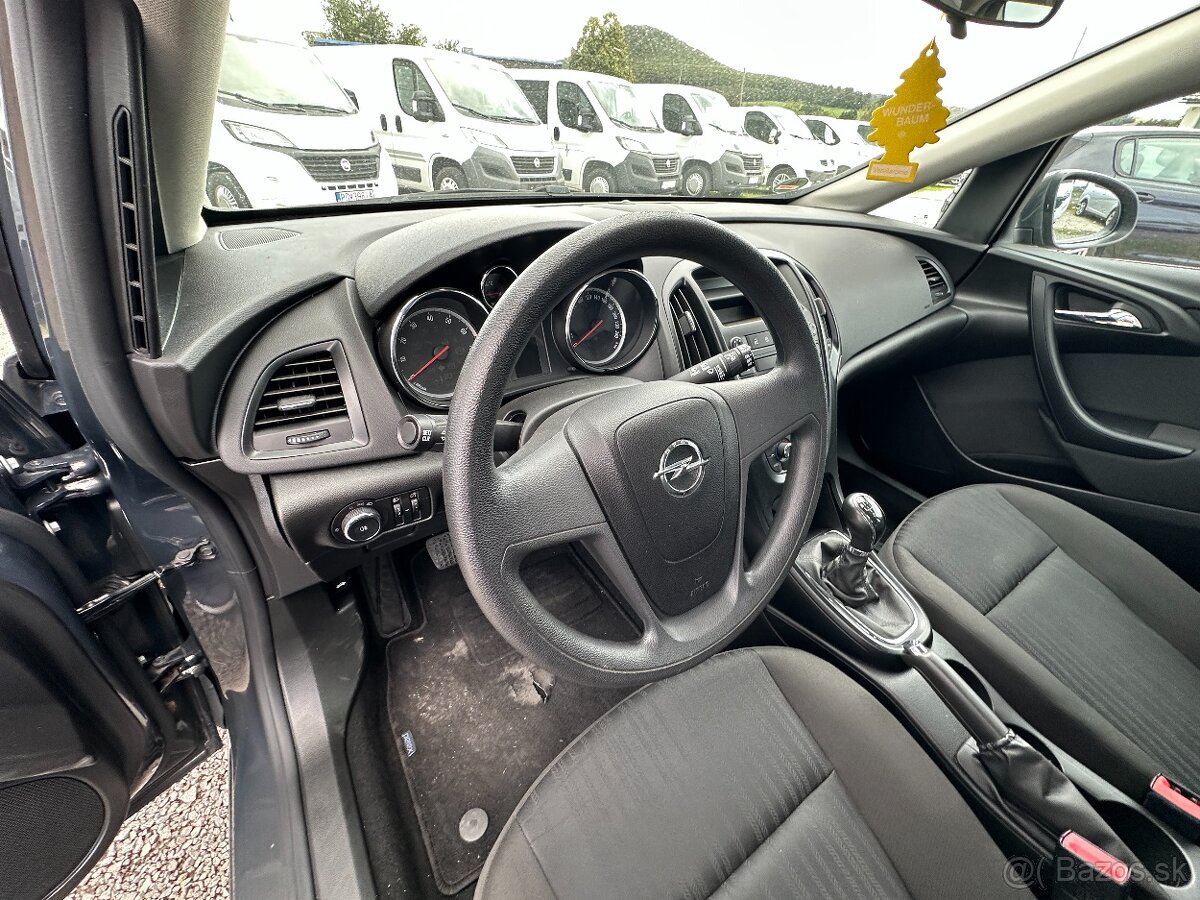 Opel Astra Sport Tourer - 14