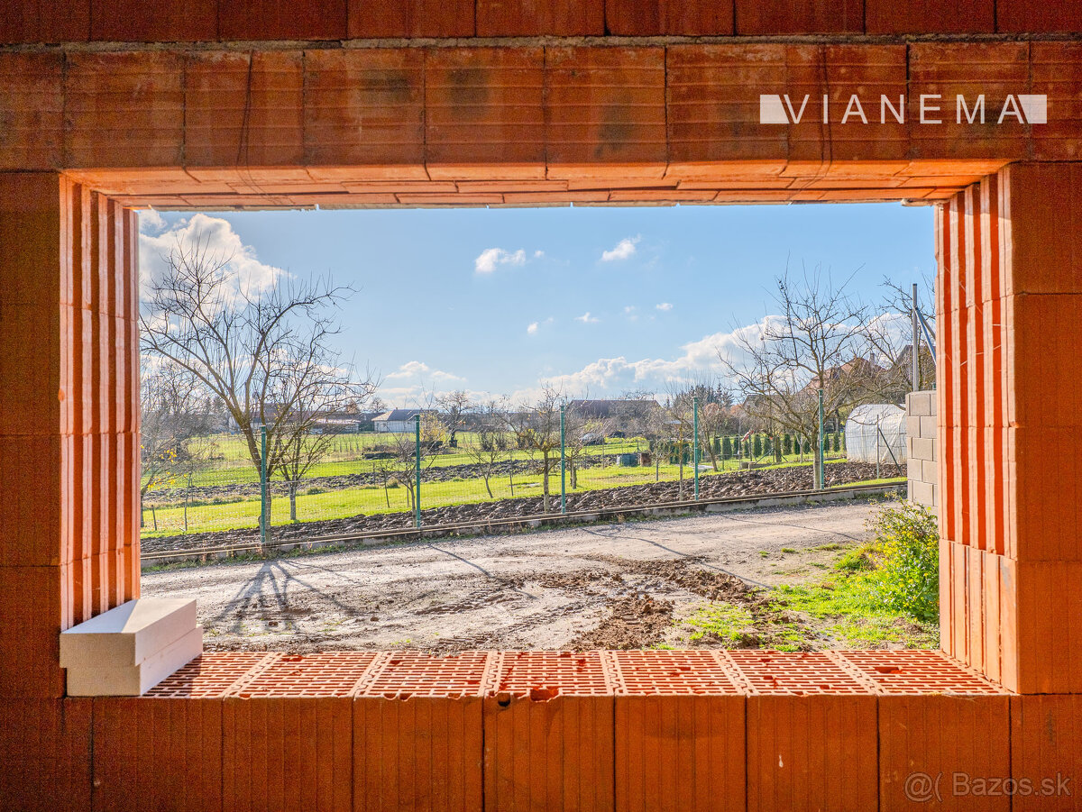 PRIPRAVUJEME Na predaj 4i dom, hrubá stavba, Dvorec,569m2 - 14