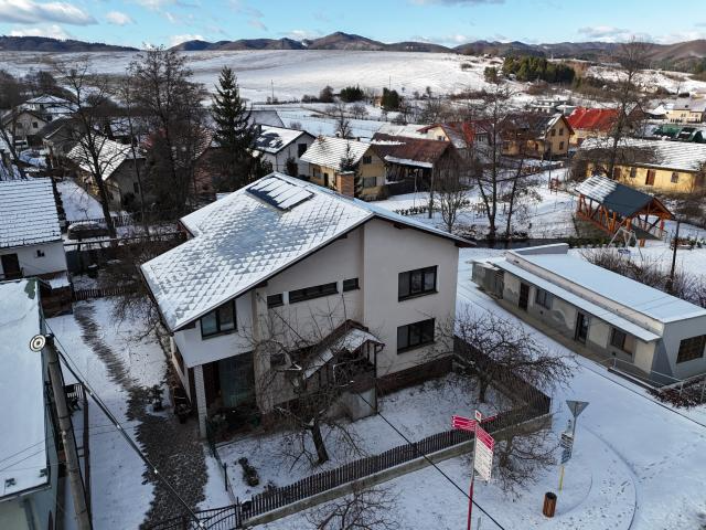 Na predaj RODINNÝ DOM v centre obce Konská - 14