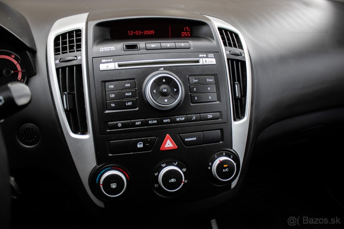 Kia Ceed 1.4 CVVT, 77kW (2011) - 14