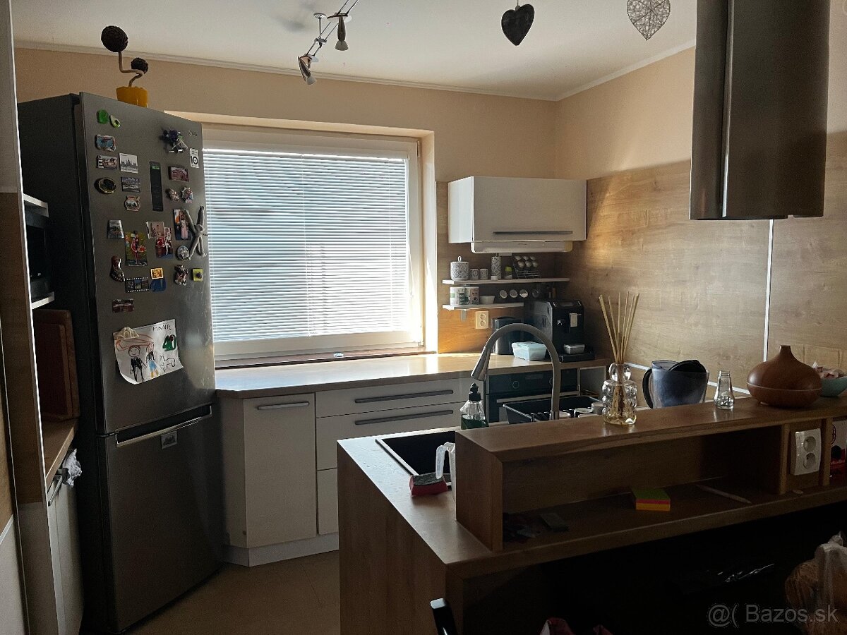 PREDAJ : Rodinný dom s bazénom - 14