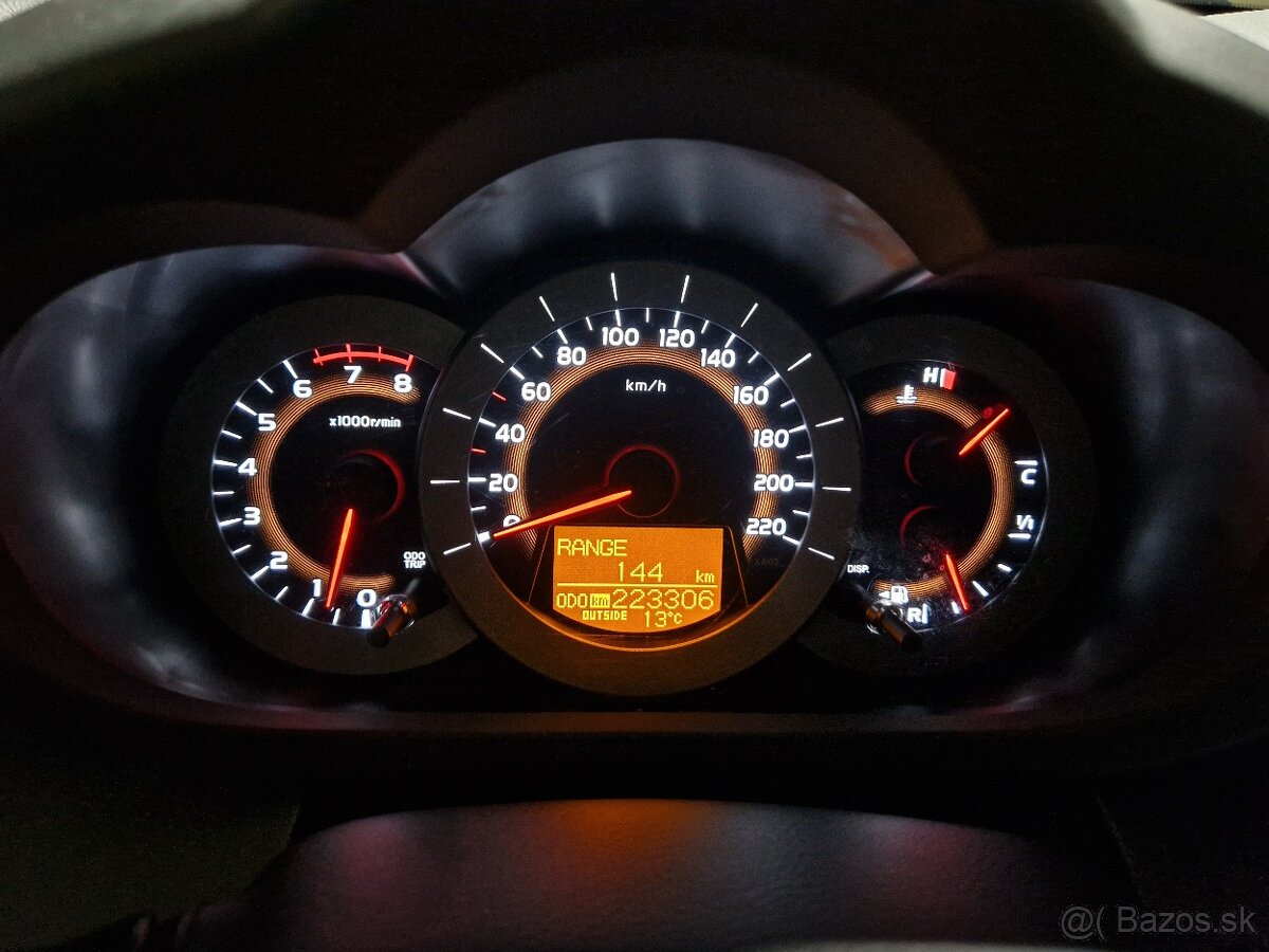 Rav4 8x kolesá 2.0 benzín 112kW 4x4 AWD - 14