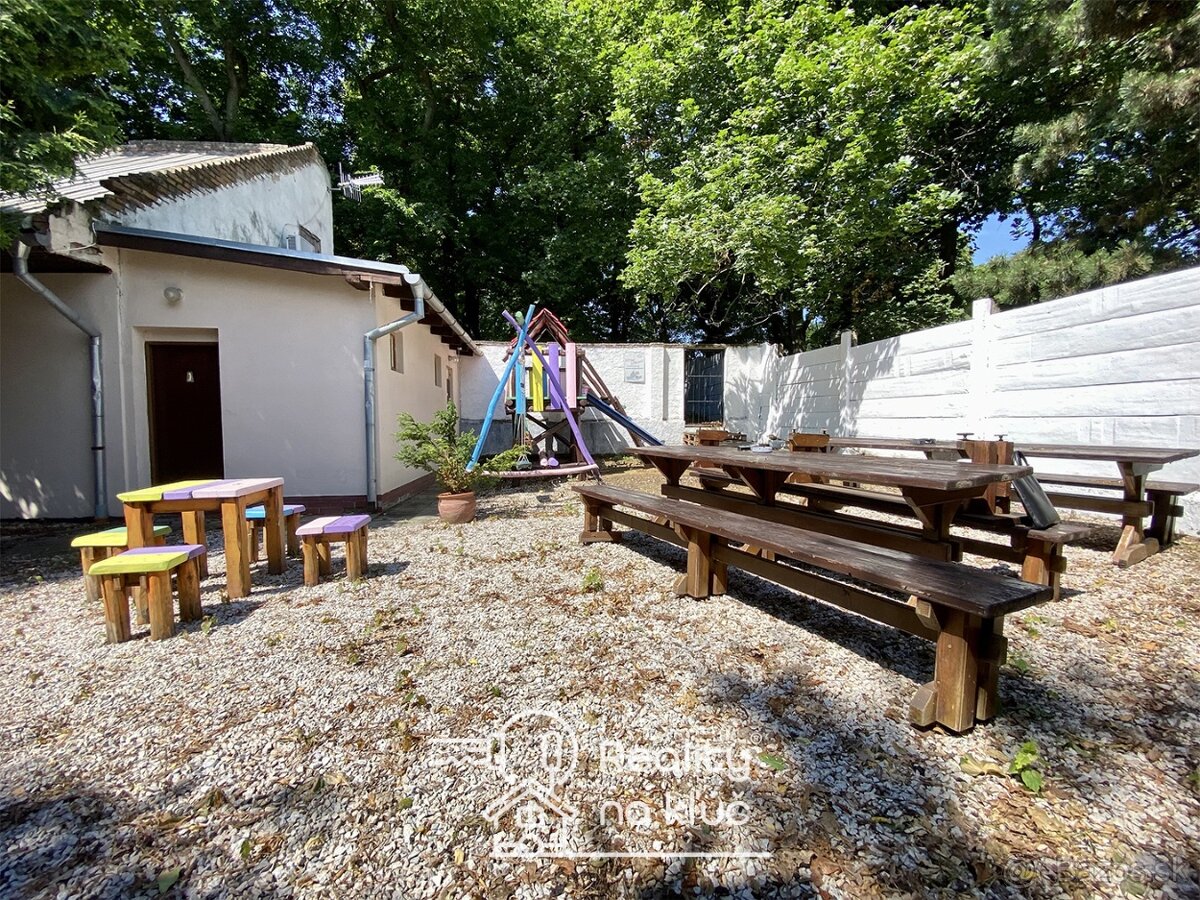 Na prenájom obchodný priestor s terasou v centre mesta NZ - 14