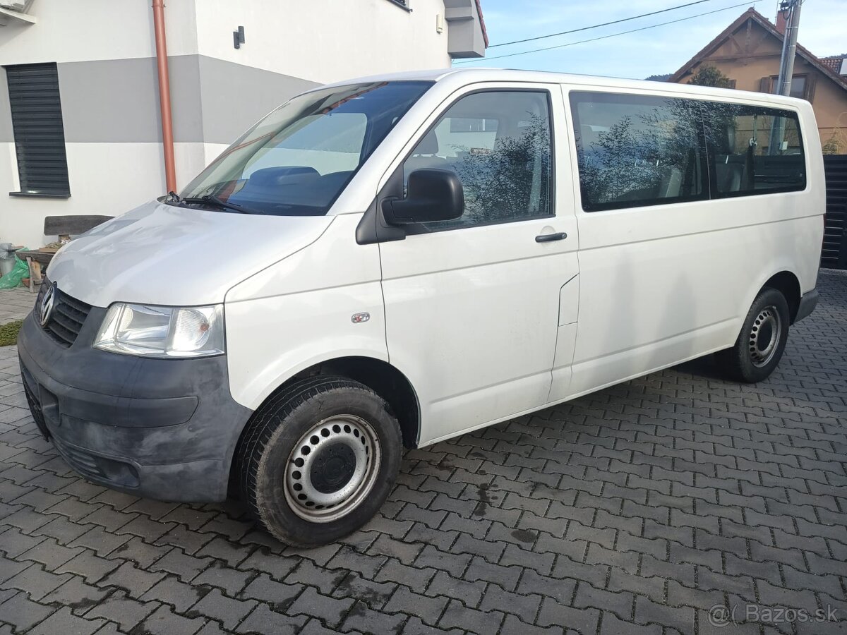 VOLKSWAGEN TRANSPORTER T5 - 9 miestny - 14