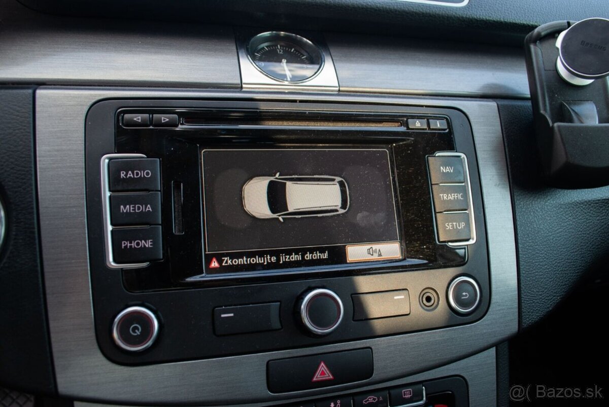 Volkswagen Passat B7 Combi 2.0 TDI DSG - 14