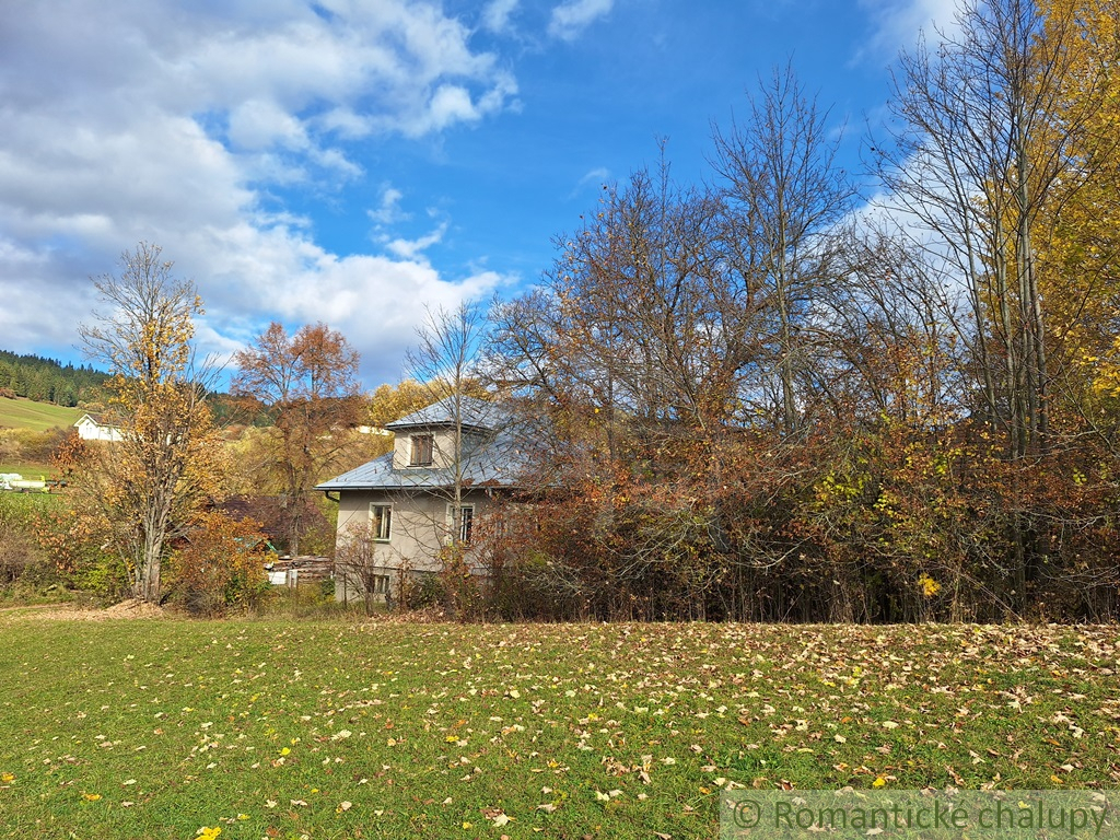 Dom v pôvodnom stave na krásnom pozemku (2130m2) v malej d - 14