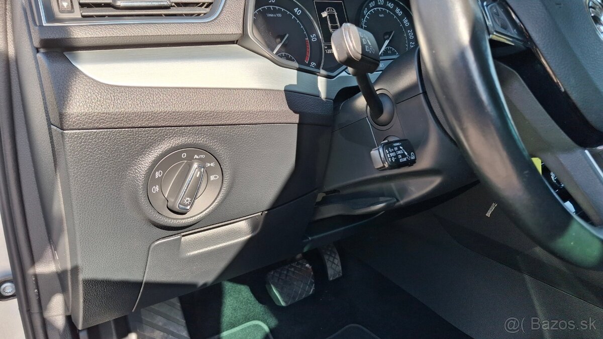 Škoda Superb Combi 2.0 TDI Ambition DSG - 14