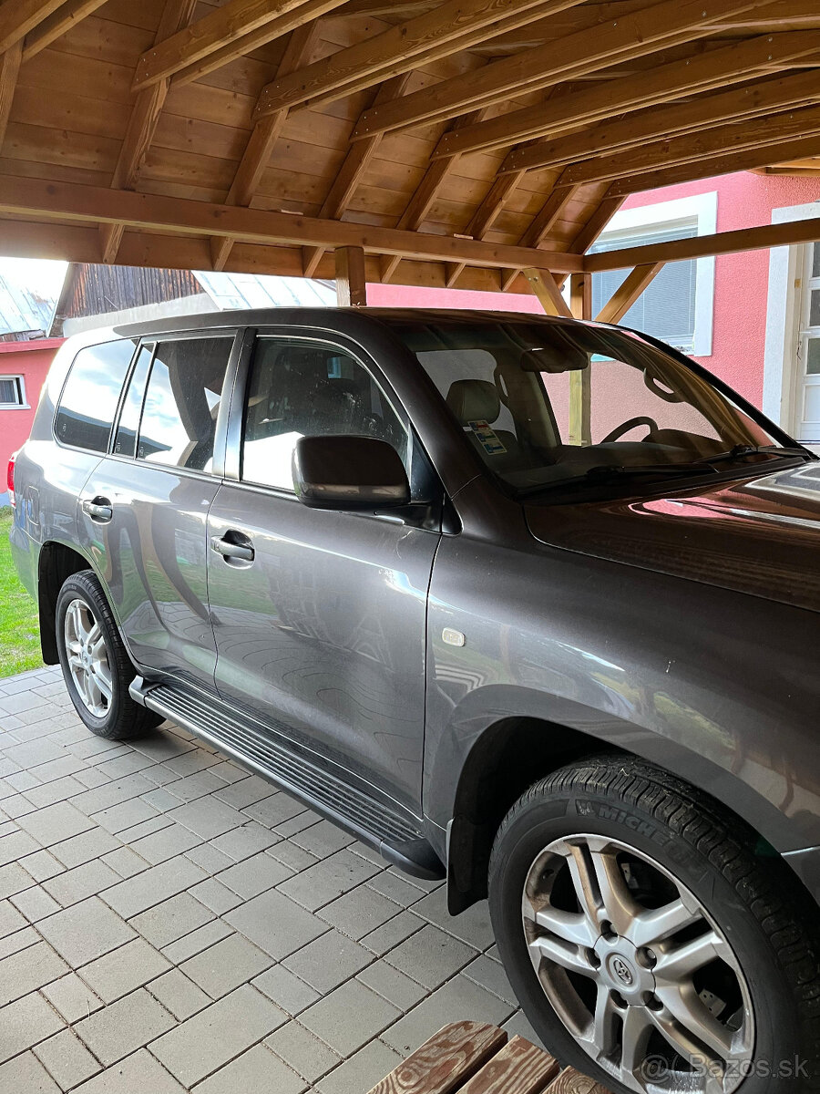 TOYOTA LAND CRUISER 200 - 14