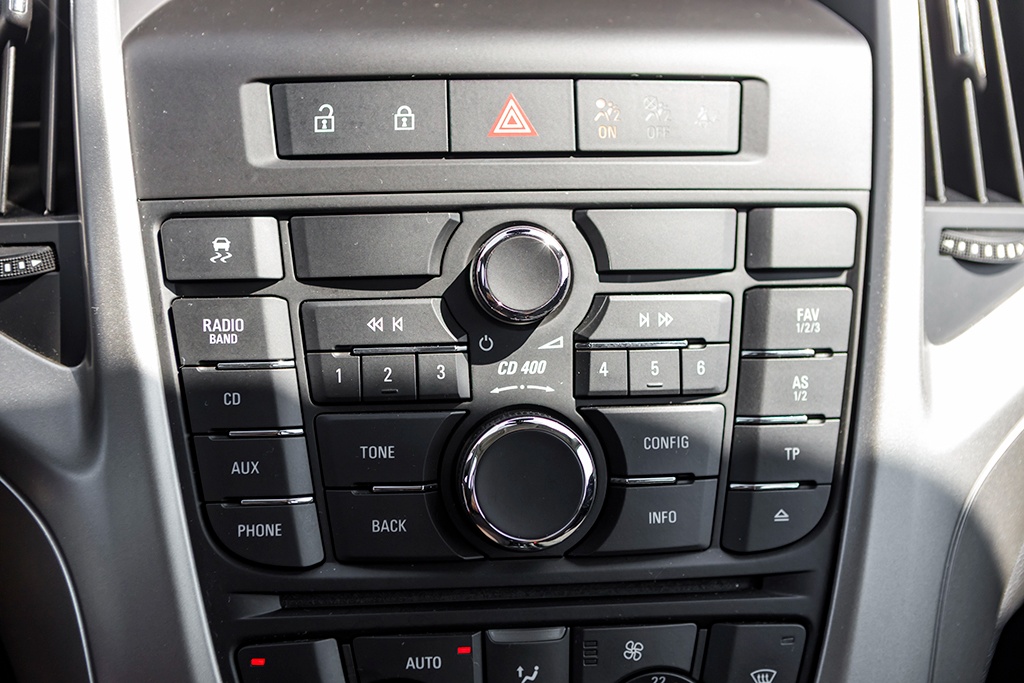 Opel Astra 1.6 ECOTEC 85kW Enjoy M5 03/2012 - 14