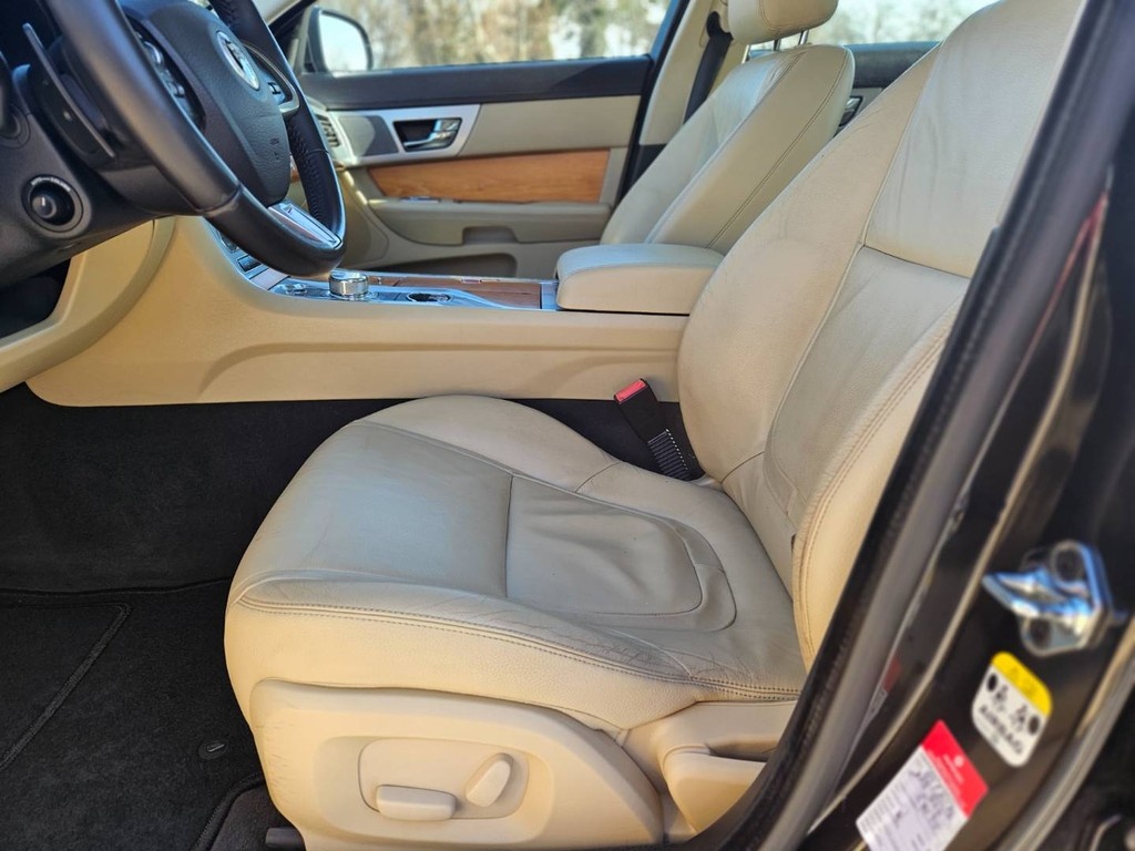 Jaguar XF 2.2D i4 Luxury Automat EDITION - 14