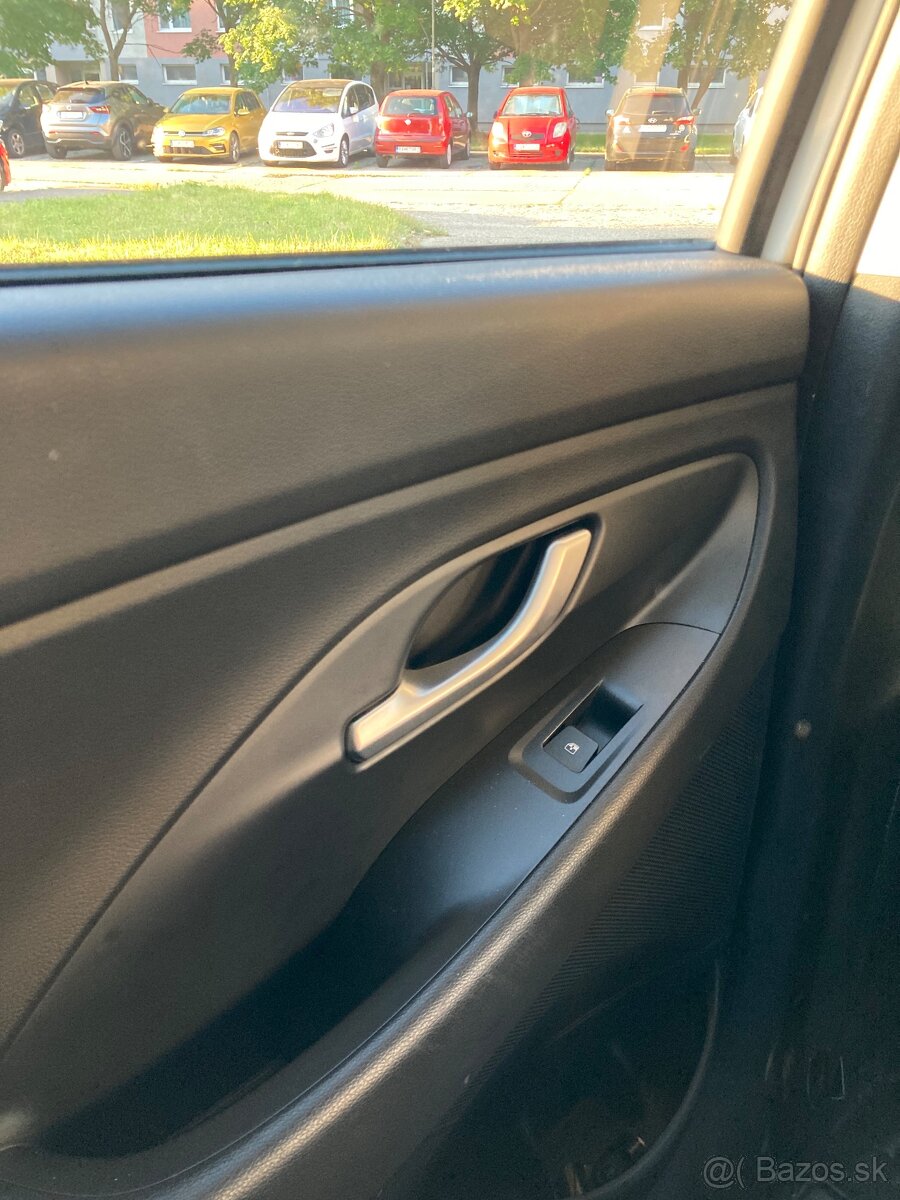 Hyundai i30 1.6CRDi - 14